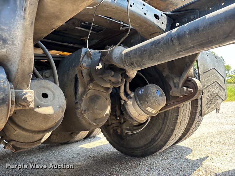 image for item DU1257 2006 Freightliner Classic  semi truck