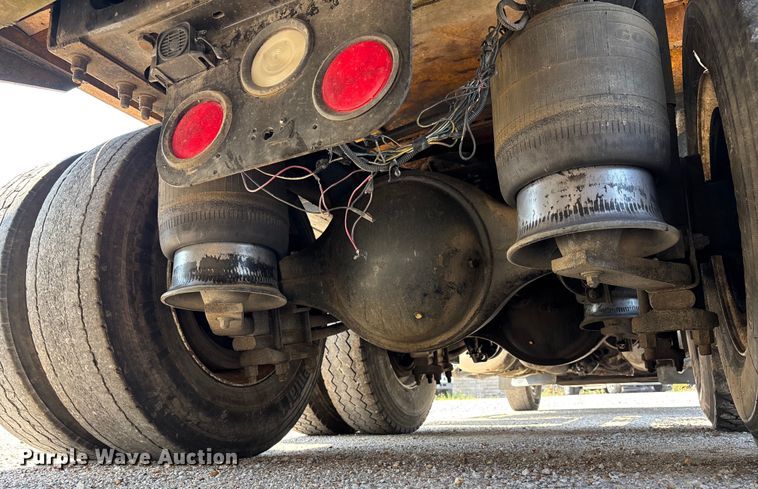 image for item DU1257 2006 Freightliner Classic  semi truck