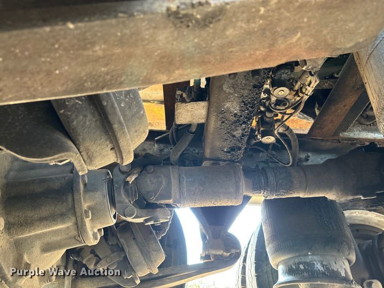 image for item DU1257 2006 Freightliner Classic  semi truck