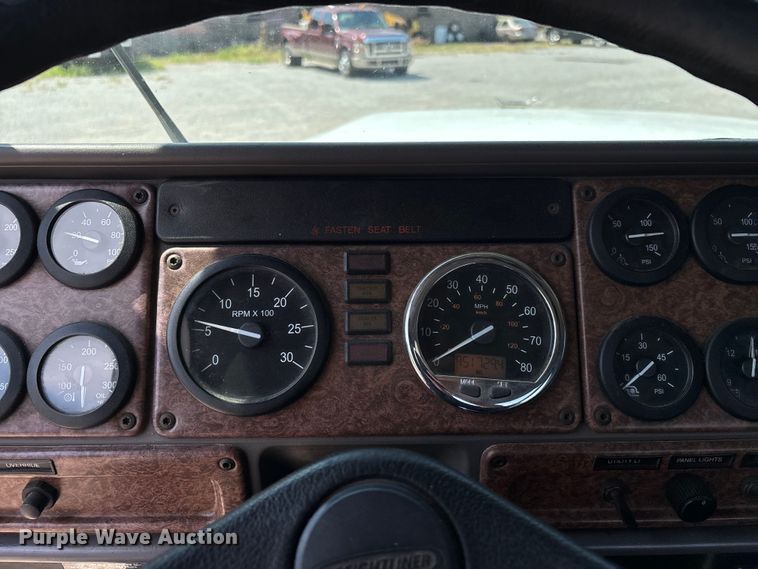 image for item DU1257 2006 Freightliner Classic  semi truck