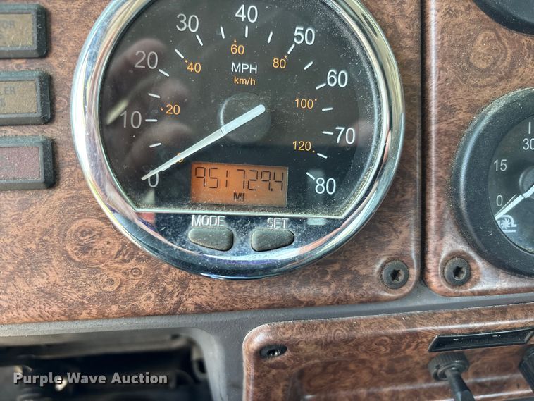 image for item DU1257 2006 Freightliner Classic  semi truck