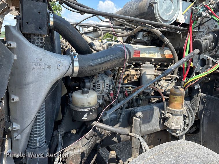 image for item DU1257 2006 Freightliner Classic  semi truck