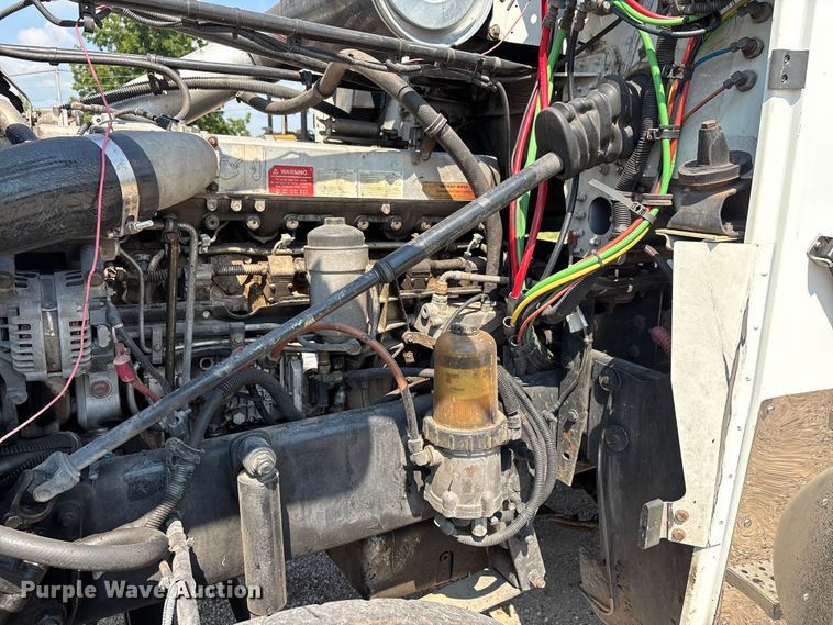 image for item DU1257 2006 Freightliner Classic  semi truck