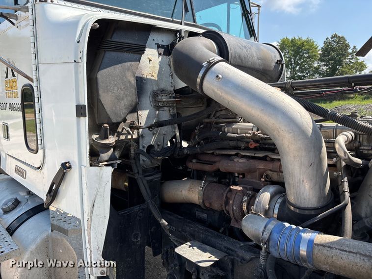 image for item DU1257 2006 Freightliner Classic  semi truck