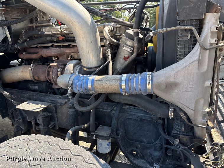 image for item DU1257 2006 Freightliner Classic  semi truck