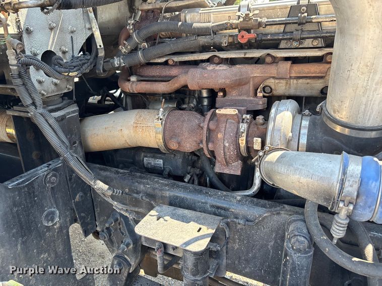 image for item DU1257 2006 Freightliner Classic  semi truck