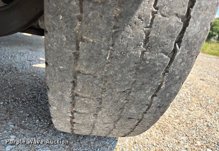 image for item DU1257 2006 Freightliner Classic  semi truck