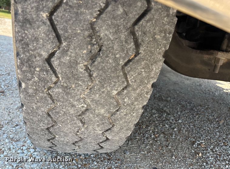 image for item DU1257 2006 Freightliner Classic  semi truck