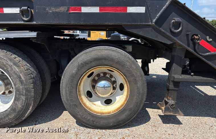 image for item DU1257 2006 Freightliner Classic  semi truck