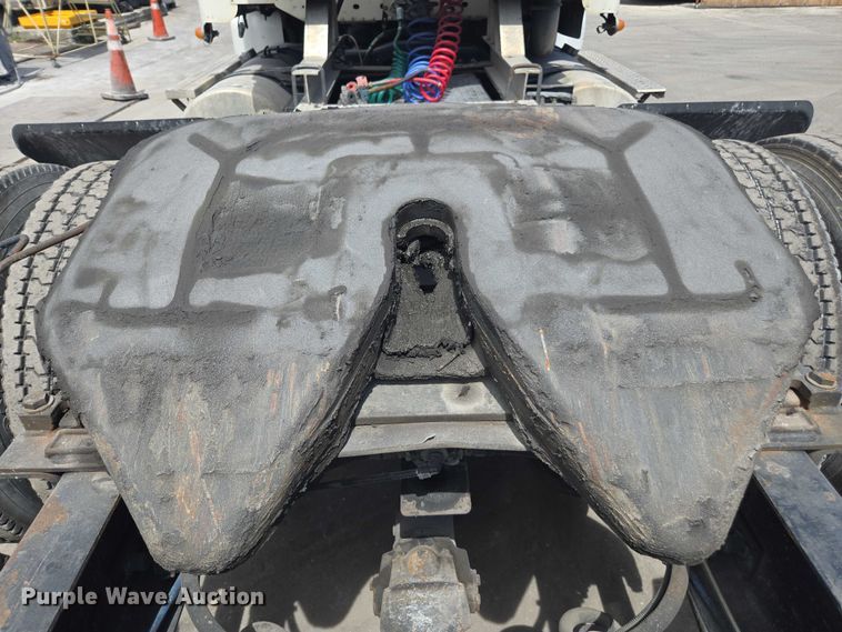 image for item DU7949 2007 Freightliner Columbia semi truck