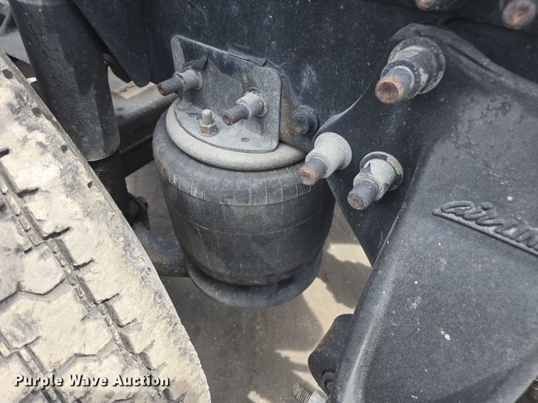 image for item DU7949 2007 Freightliner Columbia semi truck