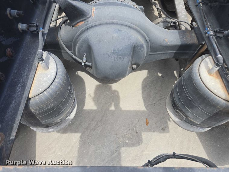 image for item DU7949 2007 Freightliner Columbia semi truck