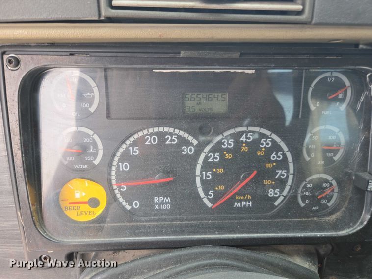 image for item DU7949 2007 Freightliner Columbia semi truck