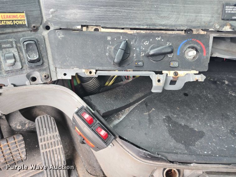 image for item DU7949 2007 Freightliner Columbia semi truck