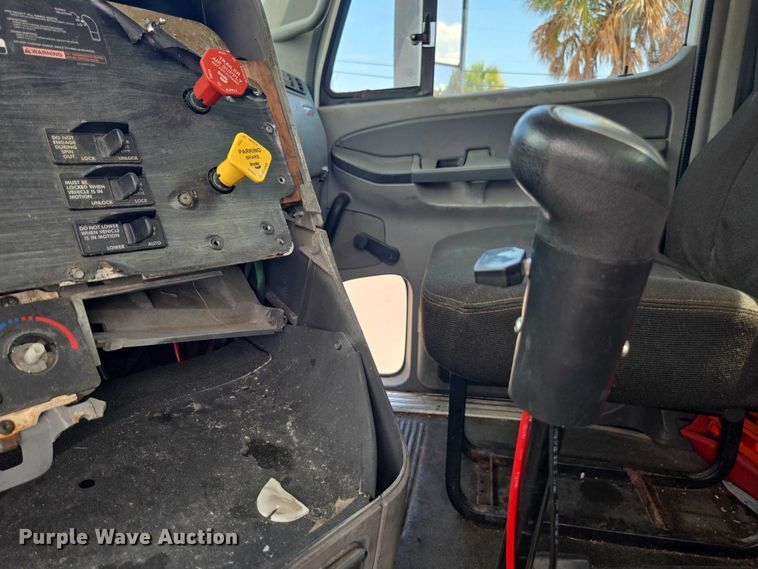 image for item DU7949 2007 Freightliner Columbia semi truck