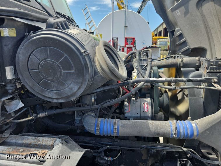 image for item DU7949 2007 Freightliner Columbia semi truck