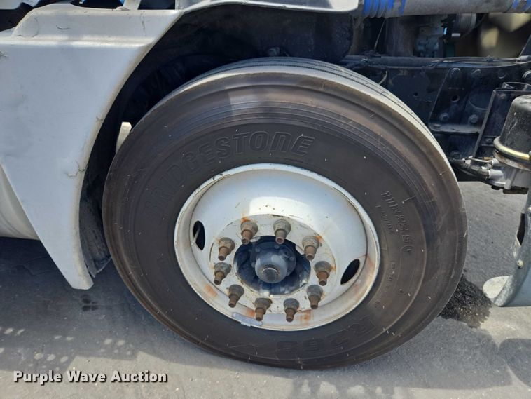 image for item DU7949 2007 Freightliner Columbia semi truck