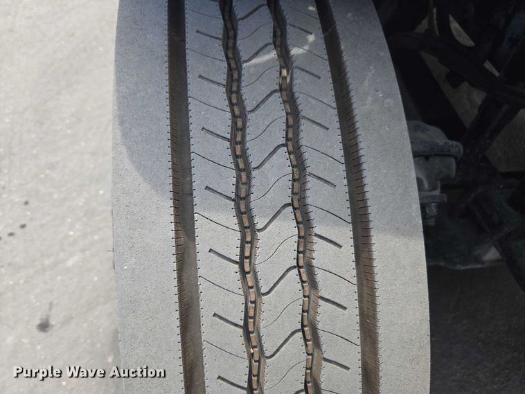 image for item DU7949 2007 Freightliner Columbia semi truck