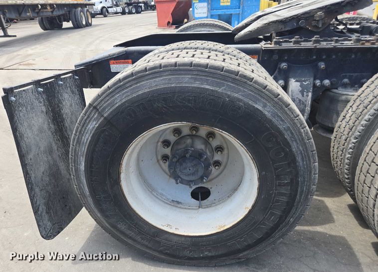 image for item DU7949 2007 Freightliner Columbia semi truck