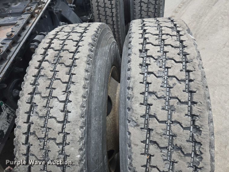 image for item DU7949 2007 Freightliner Columbia semi truck