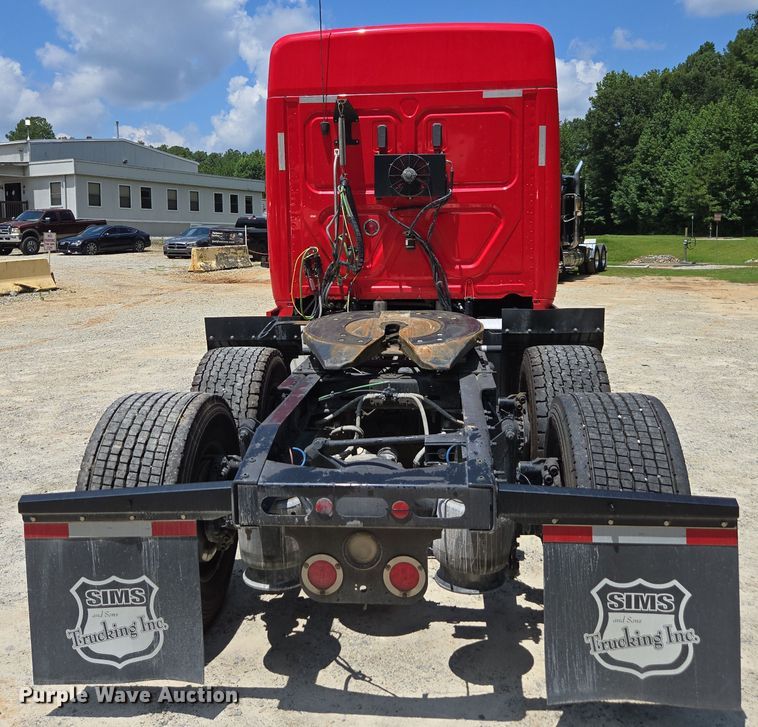 image for item DU7955 2018 Freightliner Cascadia semi truck