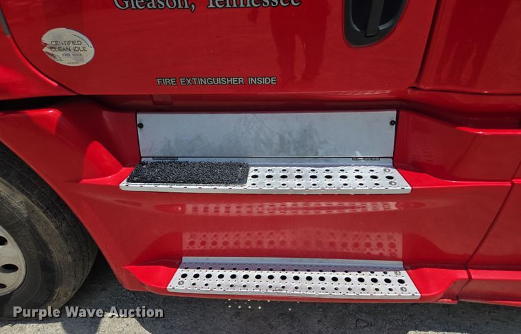 image for item DU7955 2018 Freightliner Cascadia semi truck