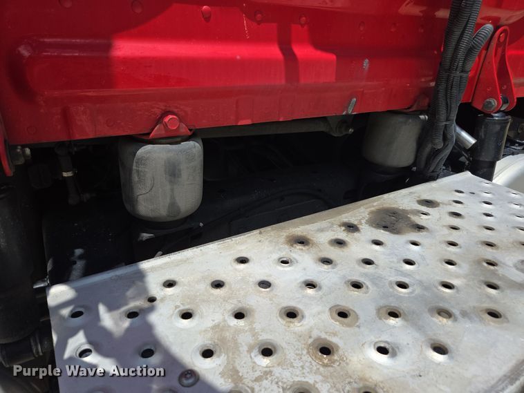 image for item DU7955 2018 Freightliner Cascadia semi truck