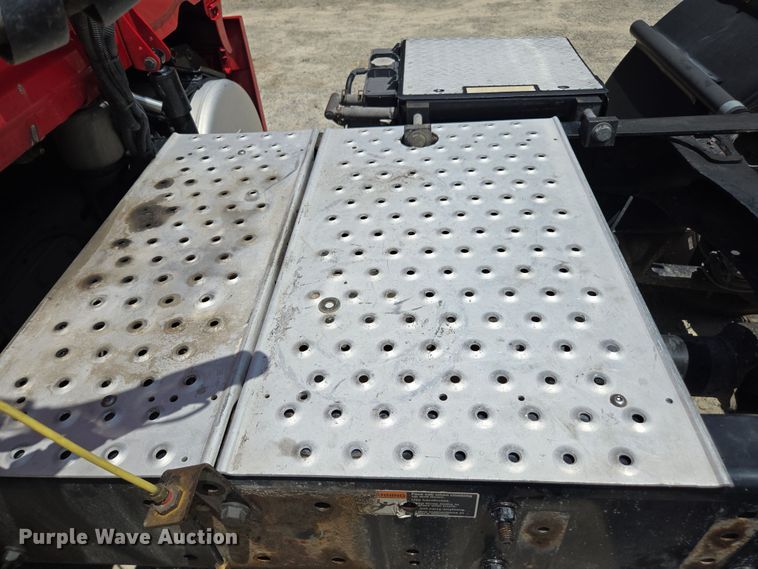 image for item DU7955 2018 Freightliner Cascadia semi truck