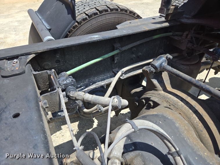 image for item DU7955 2018 Freightliner Cascadia semi truck