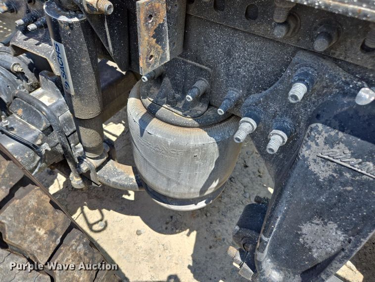 image for item DU7955 2018 Freightliner Cascadia semi truck