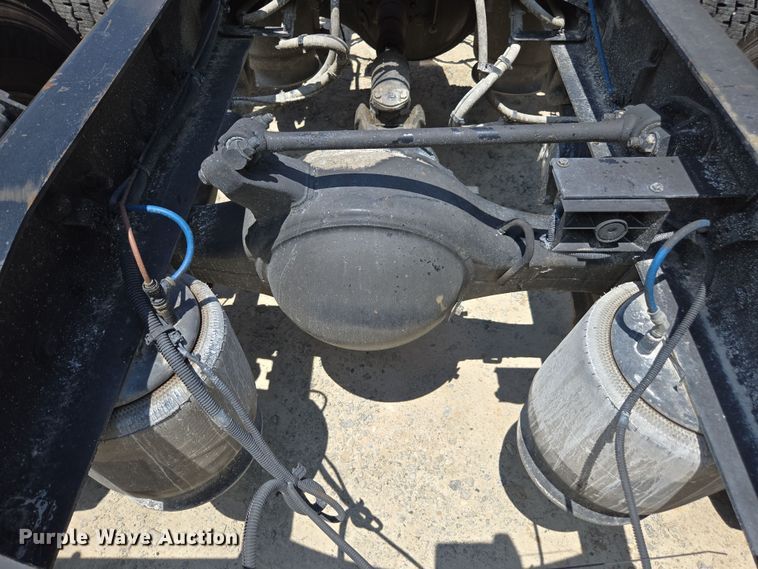 image for item DU7955 2018 Freightliner Cascadia semi truck