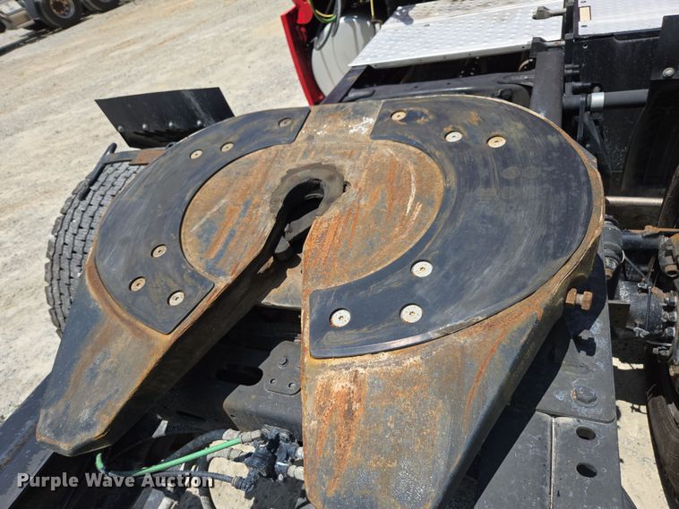 image for item DU7955 2018 Freightliner Cascadia semi truck