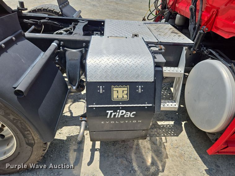 image for item DU7955 2018 Freightliner Cascadia semi truck