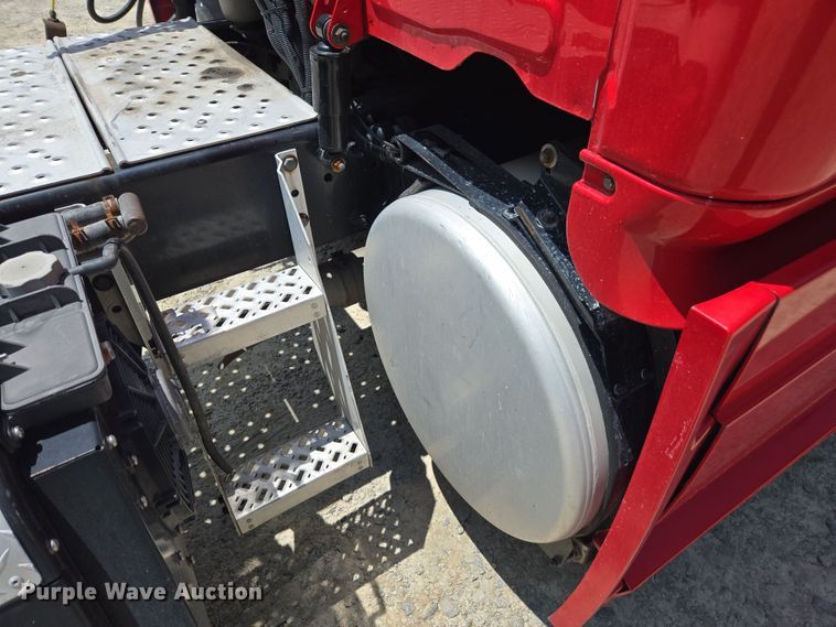 image for item DU7955 2018 Freightliner Cascadia semi truck