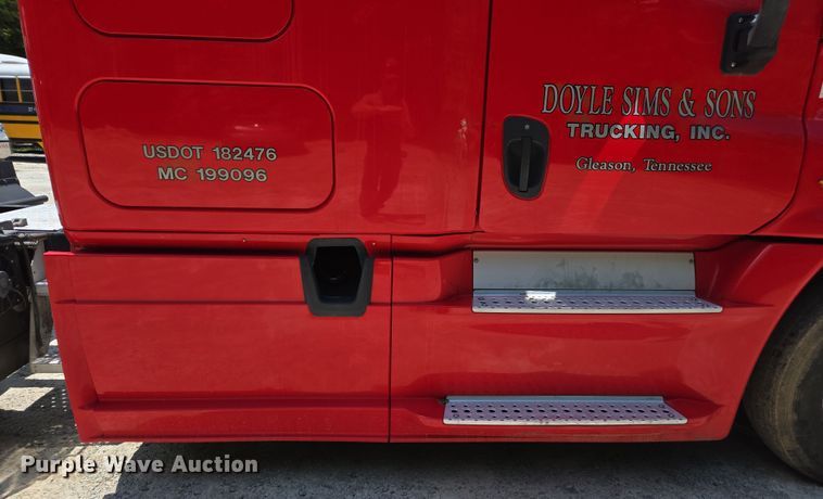 image for item DU7955 2018 Freightliner Cascadia semi truck