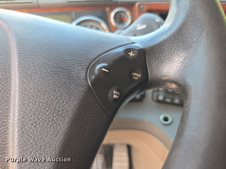 image for item DU7955 2018 Freightliner Cascadia semi truck