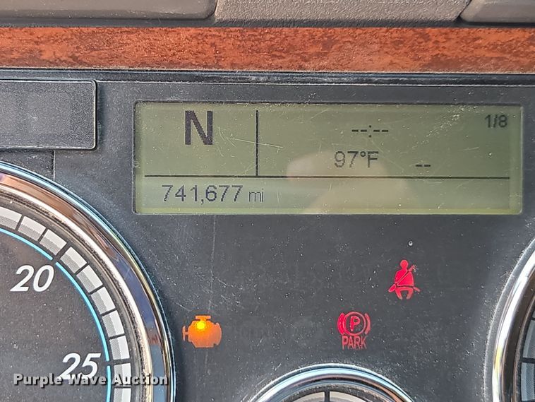 image for item DU7955 2018 Freightliner Cascadia semi truck