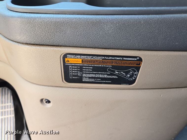 image for item DU7955 2018 Freightliner Cascadia semi truck