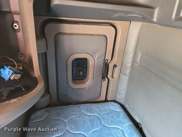 image for item DU7955 2018 Freightliner Cascadia semi truck