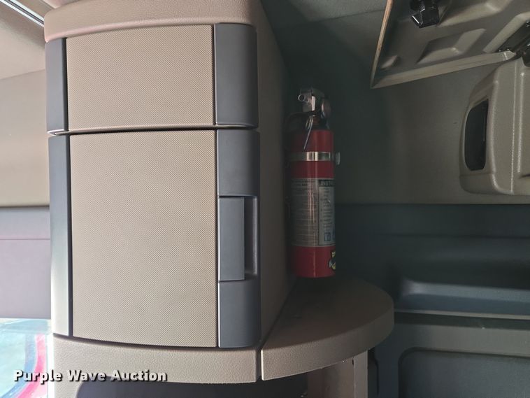 image for item DU7955 2018 Freightliner Cascadia semi truck