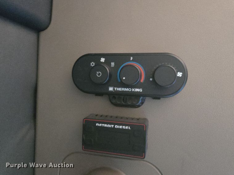 image for item DU7955 2018 Freightliner Cascadia semi truck