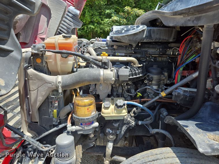 image for item DU7955 2018 Freightliner Cascadia semi truck