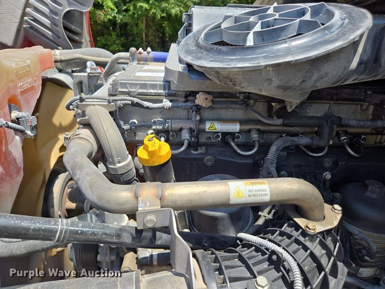 image for item DU7955 2018 Freightliner Cascadia semi truck