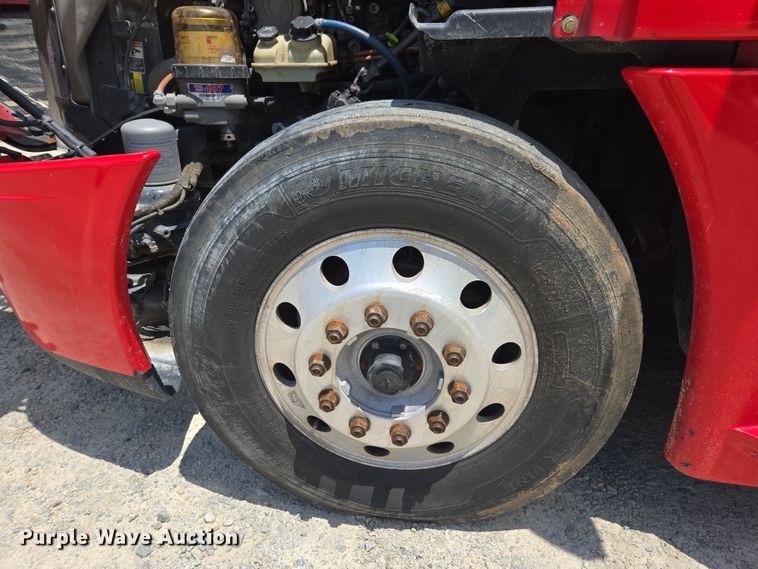 image for item DU7955 2018 Freightliner Cascadia semi truck