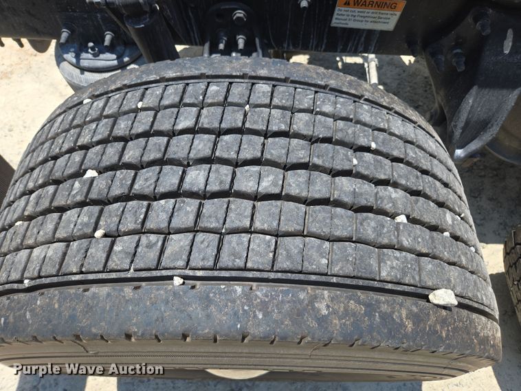 image for item DU7955 2018 Freightliner Cascadia semi truck