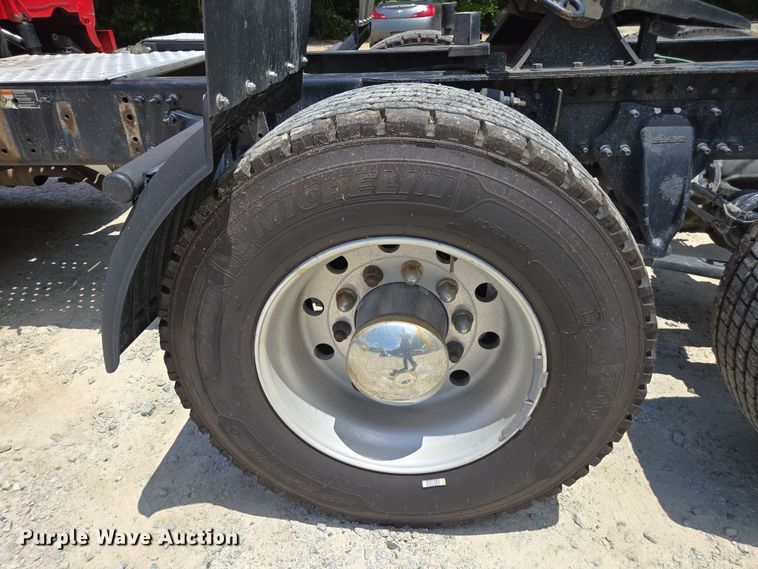 image for item DU7955 2018 Freightliner Cascadia semi truck