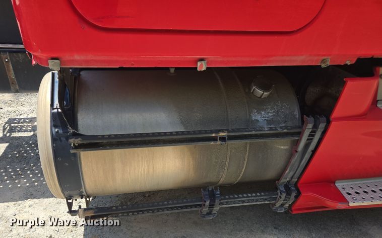 image for item DU7956 2018 Freightliner Cascadia semi truck