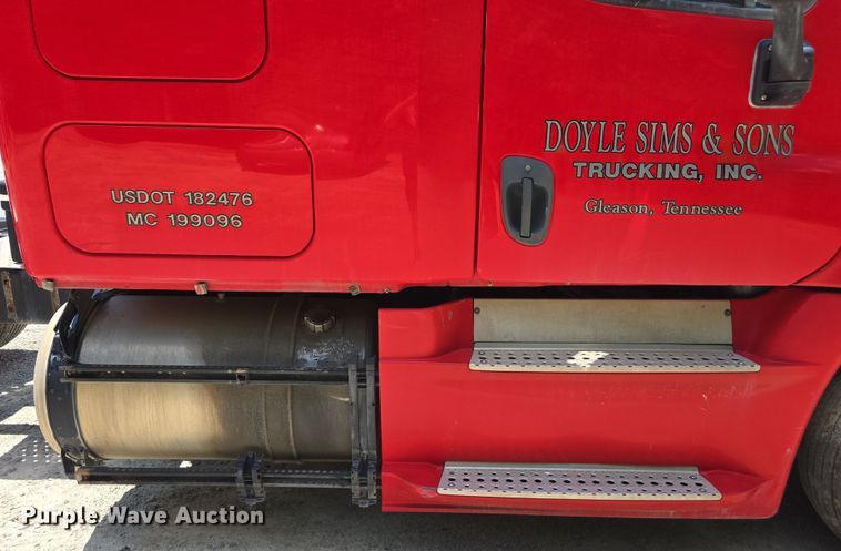 image for item DU7956 2018 Freightliner Cascadia semi truck