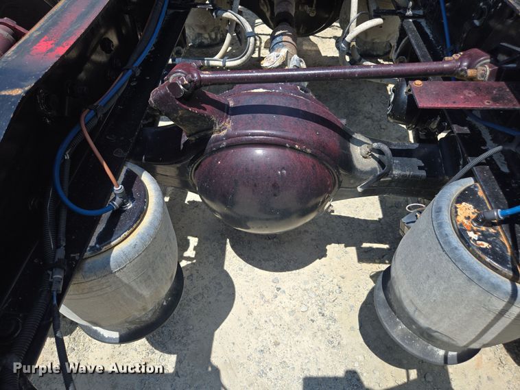 image for item DU7956 2018 Freightliner Cascadia semi truck