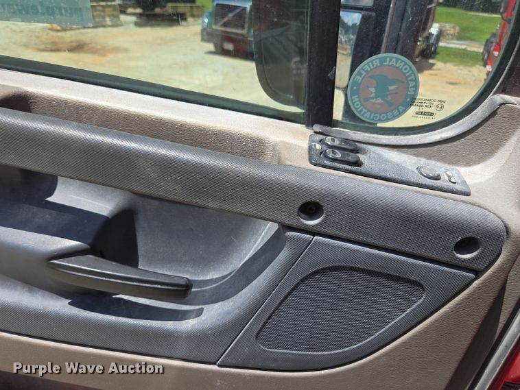 image for item DU7956 2018 Freightliner Cascadia semi truck